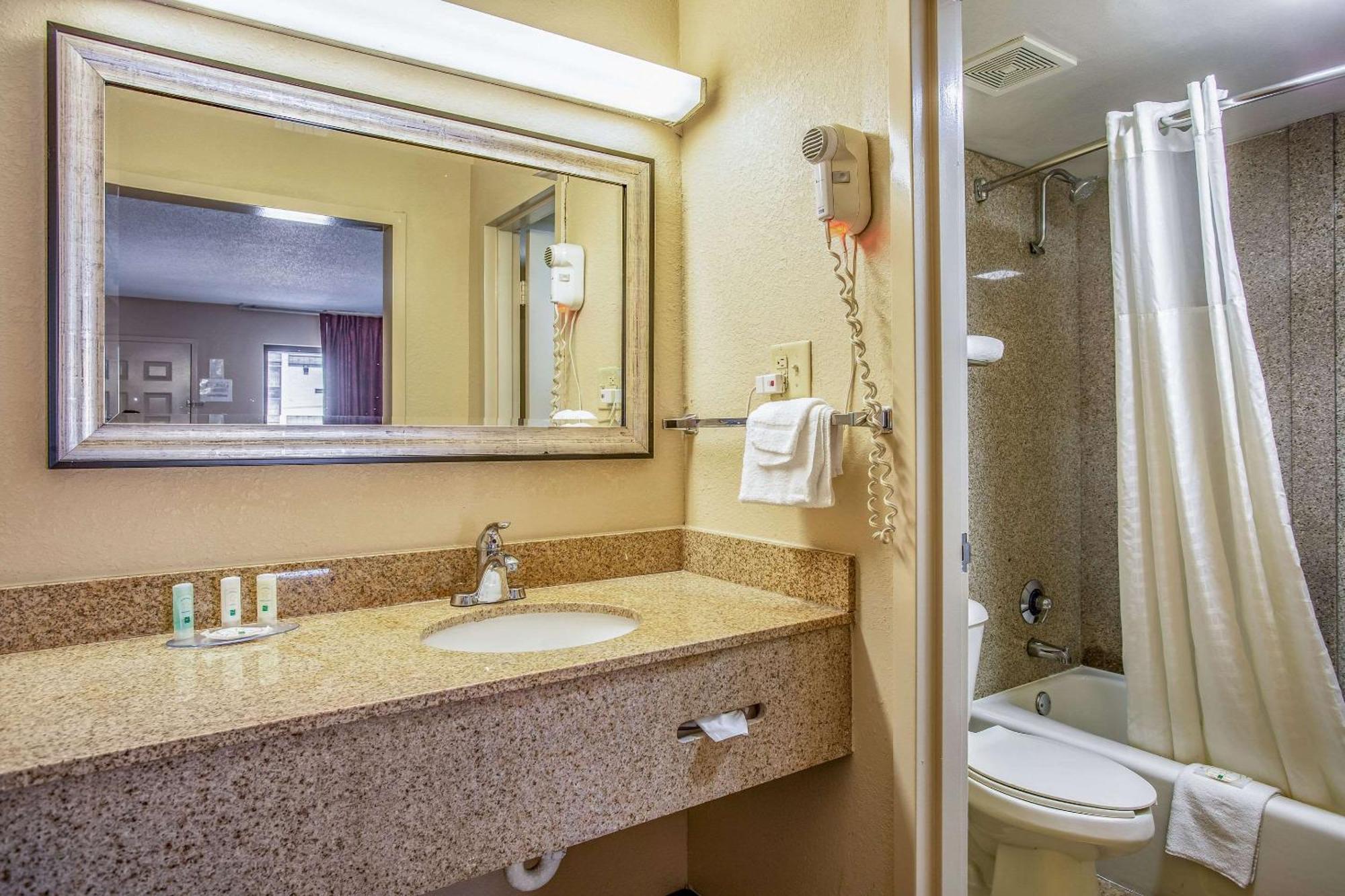 Quality Inn Bowling Green Exterior photo
